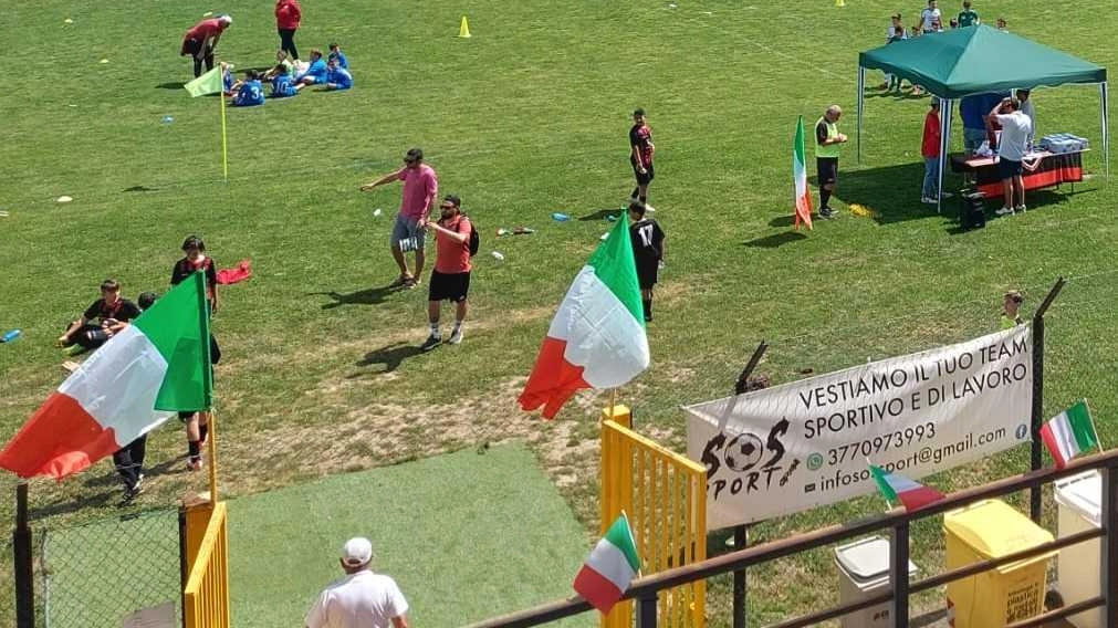 Il campo sportivo di Ceparana, intitolato a Cipriano Incerti. La sistemazione dei rapporti contabili tra Comune e società sportiva al centro dell’ennesimo strappo all’interno della giunta comu nale di Bolano, guidata da Paolo Adorni Il campo sportivo di Ceparana, intitolato a Cipriano Incerti. La sistemazione dei rapporti contabili tra Comune e società sportiva al centro dell’ennesimo strappo all’interno della giunta comu nale di Bolano, guidata da Paolo Adorni