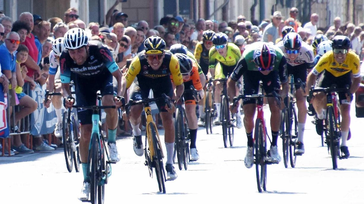 L’arrivo di una passata edizione della «Firenze-Viareggio» (Foto Umicini) L’arrivo di una passata edizione della «Firenze-Viareggio» (Foto Umicini)