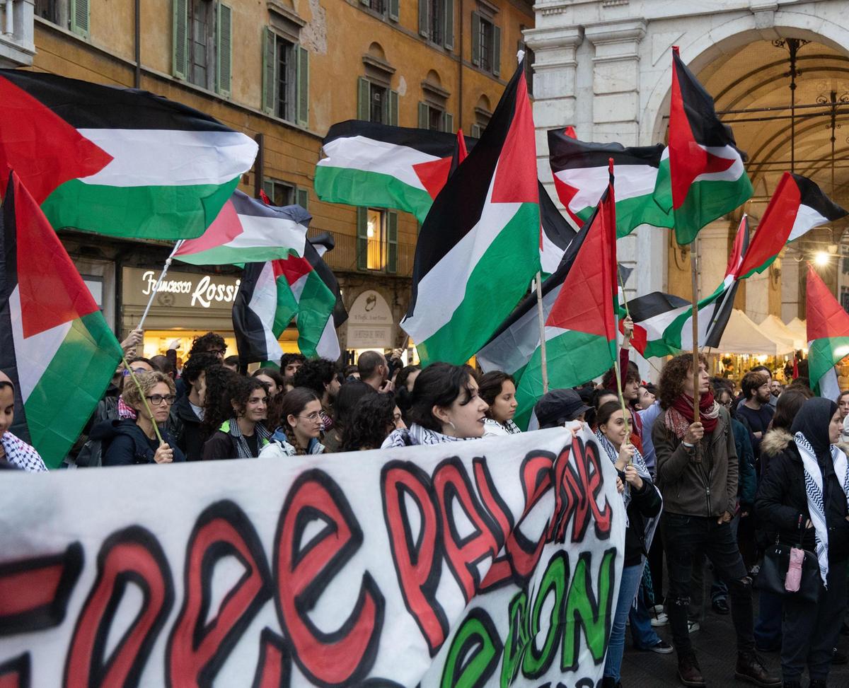 Studenti per la Palestina, giovedì corteo in piazza Garibaldi Studenti per la Palestina, giovedì corteo in piazza Garibaldi