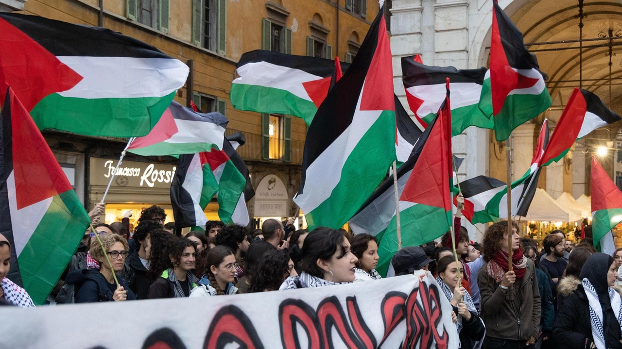 Gli studenti in piazza per i diritti della Palestina Qui una manifestazione delle scorse settimane (Foto Del Punta) Gli studenti in piazza per i diritti della Palestina Qui una manifestazione delle scorse settimane (Foto Del Punta)