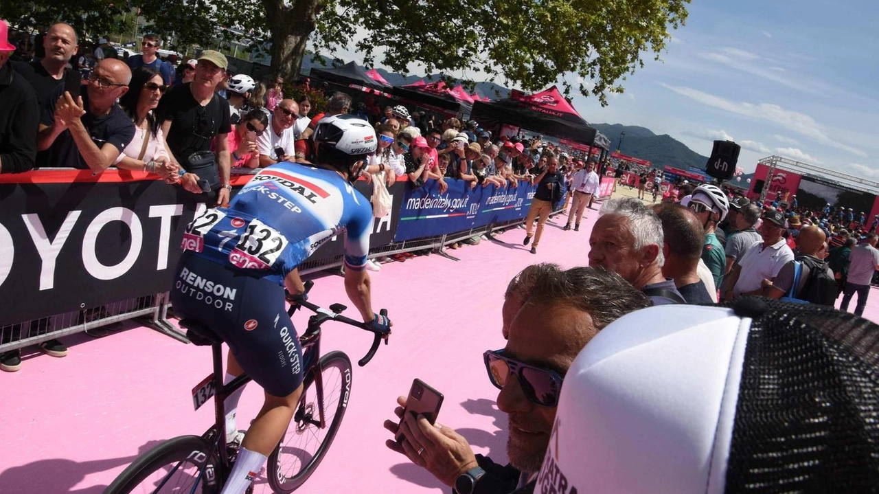 La tappa del Giro d’Italia partita da Torre del Lago lo scorso maggio per onorare i 100 anni dalla morte di Puccini La tappa del Giro d’Italia partita da Torre del Lago lo scorso maggio per onorare i 100 anni dalla morte di Puccini