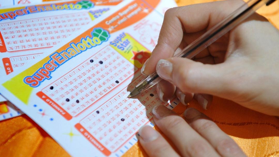 SuperEnalotto, centrato un 5+1 in Toscana: maxi vincita da quasi mezzo milione