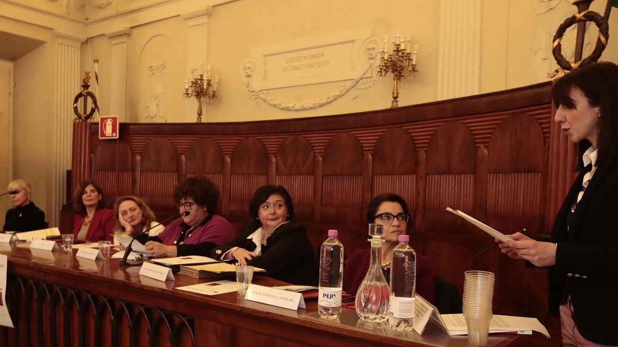Un momento dell’iniziativa che si è svolta all’Università di Siena promossa dal Cpo del Consiglio dell’ordine degli avvocati e dal Cnf Un momento dell’iniziativa che si è svolta all’Università di Siena promossa dal Cpo del Consiglio dell’ordine degli avvocati e dal Cnf