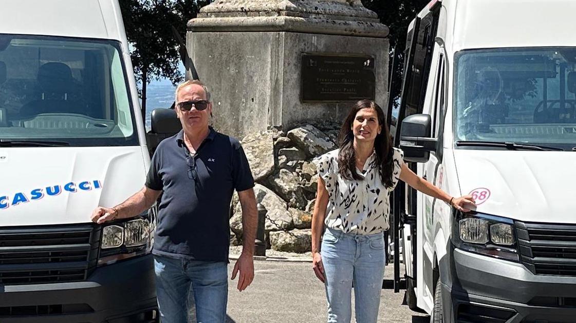 Rete locale e trasporti . Arrivano due autobus per il centro storico Rete locale e trasporti . Arrivano due autobus per il centro storico
