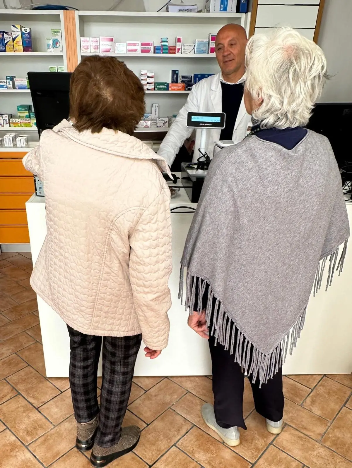 Riaperta la farmacia: "Presidio fondamentale"
