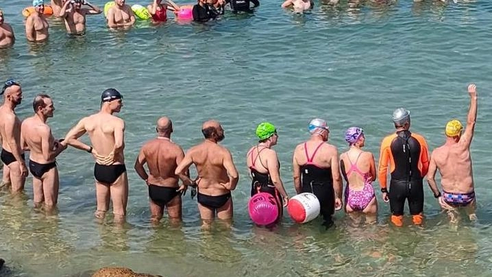 Il raduno sulla spiaggia di Santerenzo Il raduno sulla spiaggia di Santerenzo