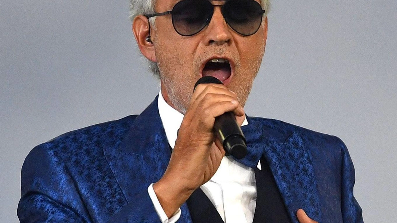 Il Premio Villa Bertelli al maestro Andrea Bocelli verrà assegnato dalla Fondazione «per i trent’anni di incanto» domenica sera nella chiesa di San Francesco Il Premio Villa Bertelli al maestro Andrea Bocelli verrà assegnato dalla Fondazione «per i trent’anni di incanto» domenica sera nella chiesa di San Francesco