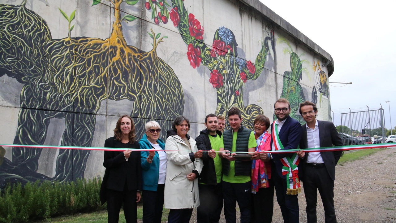 L’inaugurazione dell’opera di Alleg sul muro perimetrale della Rems di Empoli L’inaugurazione dell’opera di Alleg sul muro perimetrale della Rems di Empoli