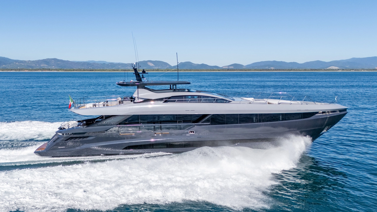 Il Mangusta GranSport 33 acquistato dal quattro volte campione del mondo di Formula Uno Verstappen venuto a Viareggio per assistere al varo Il Mangusta GranSport 33 acquistato dal quattro volte campione del mondo di Formula Uno Verstappen venuto a Viareggio per assistere al varo