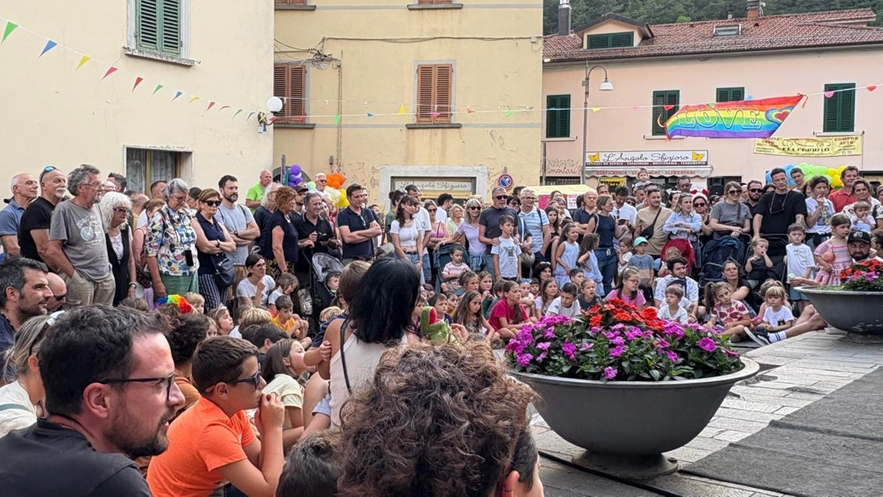 Tanta gente accorsa in paese per il consueto appuntamento per il Patrono. Domenica inaugurato il nuovo mezzo per la pubblica assistenza locale. Tanta gente accorsa in paese per il consueto appuntamento per il Patrono. Domenica inaugurato il nuovo mezzo per la pubblica assistenza locale.