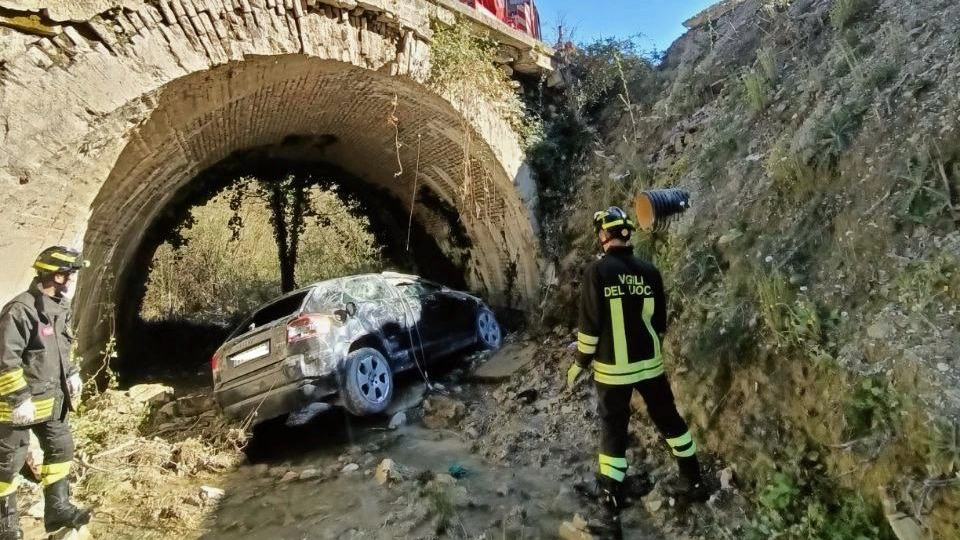 L’auto è stata ritrovata in un fossato lungo la vecchia strada della Contessa