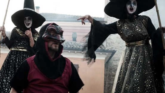 Due giorni di appuntamenti dedicati alla magia e al mistero all’ippodromo del Visarno (archivio) Due giorni di appuntamenti dedicati alla magia e al mistero all’ippodromo del Visarno (archivio)