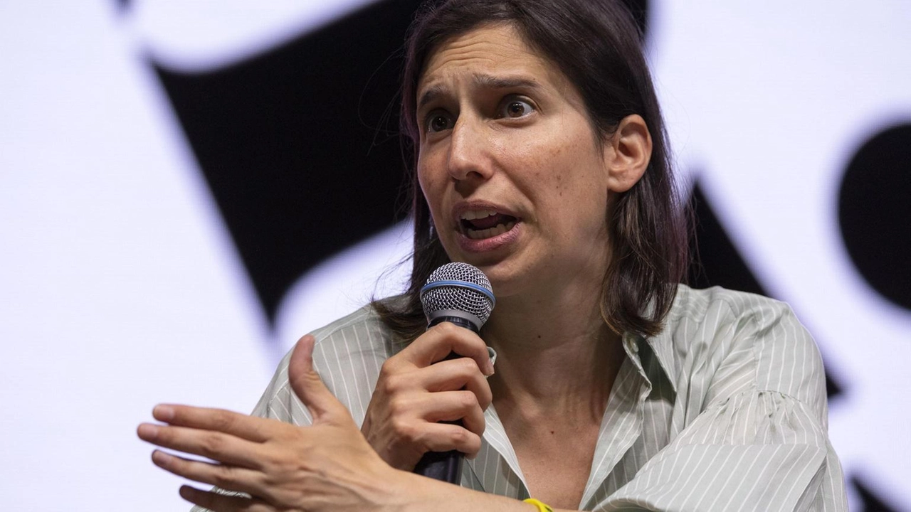 'La vergogna sono gli omofobi, non noi' E grida, 'No pasaran' 'La vergogna sono gli omofobi, non noi' E grida, 'No pasaran'