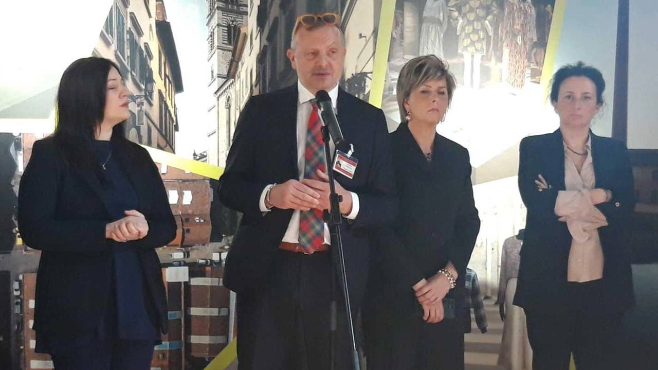 Le deputate La Porta (Fdi) e Mazzetti (FI) con Guarini (Museo Tessuto) Le deputate La Porta (Fdi) e Mazzetti (FI) con Guarini (Museo Tessuto)
