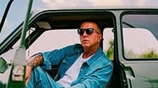 Franco Ricciardi pseudonimo di Francesco Liccardo cantautore e attore napoletano, vincitore nel 2014 del David di Donatello