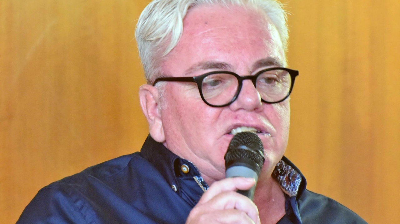 Sandro Marrini è consigliere comunale di Follonica con delega alla gestione delle acque di pioggia Sandro Marrini è consigliere comunale di Follonica con delega alla gestione delle acque di pioggia