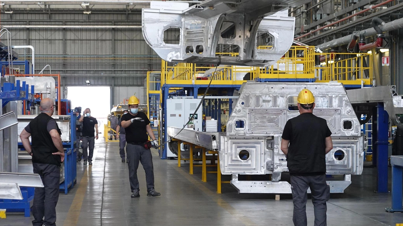 Anche a Pistoia, le attività di Hitachi Rail stando andando progressivamente oltre la progettazione e la costruzione dei rotabili ferroviari Anche a Pistoia, le attività di Hitachi Rail stando andando progressivamente oltre la progettazione e la costruzione dei rotabili ferroviari