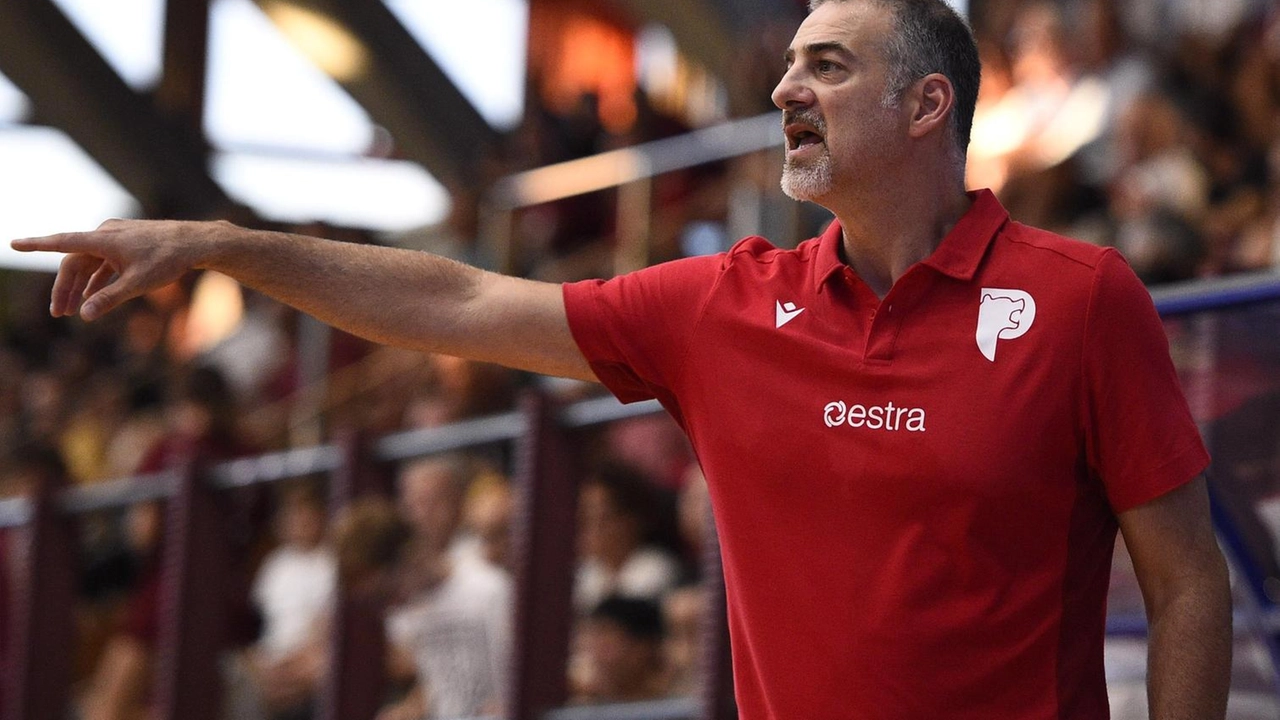 Dante Calabria, capo allenatore dell’Estra Pistoia Dante Calabria, capo allenatore dell’Estra Pistoia