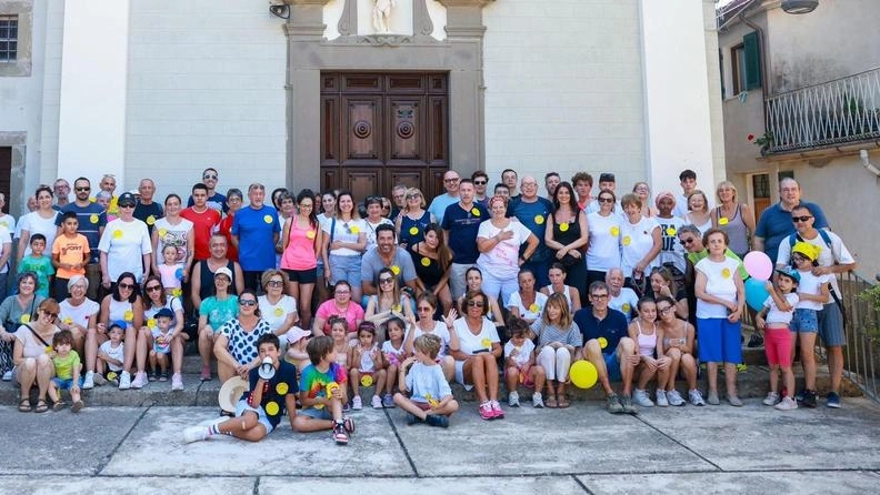 La manifestazione che per il terzo anno ha preso vita grazie alla comunità di Treschietto, che ha visto la presenza anche del portierone Gianluigi Buffon e della giornalista. Ilaria D’Amico (al centro) La manifestazione che per il terzo anno ha preso vita grazie alla comunità di Treschietto, che ha visto la presenza anche del portierone Gianluigi Buffon e della giornalista. Ilaria D’Amico (al centro)