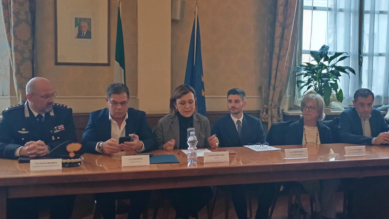 La firma del protocollo in Prefettura La firma del protocollo in Prefettura