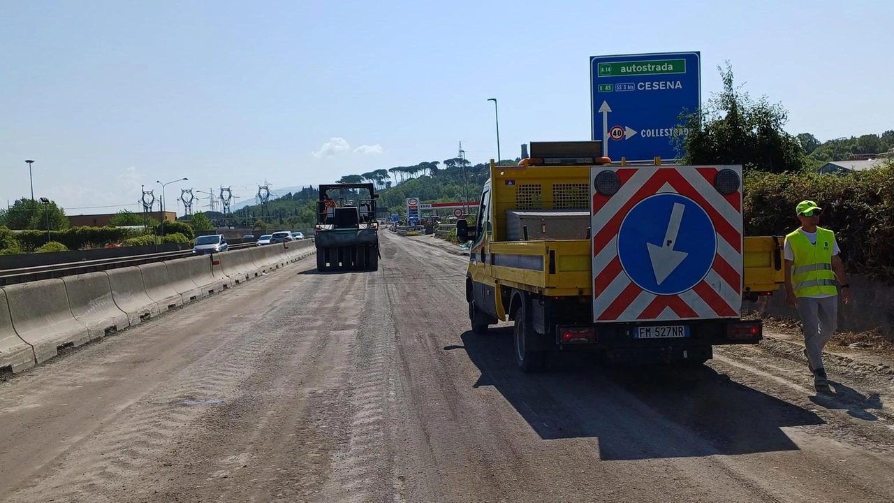 L’intervento di ripavimentazione della E45 tra Ponte San Giovanni e lo svincolo di Collestrada L’intervento di ripavimentazione della E45 tra Ponte San Giovanni e lo svincolo di Collestrada