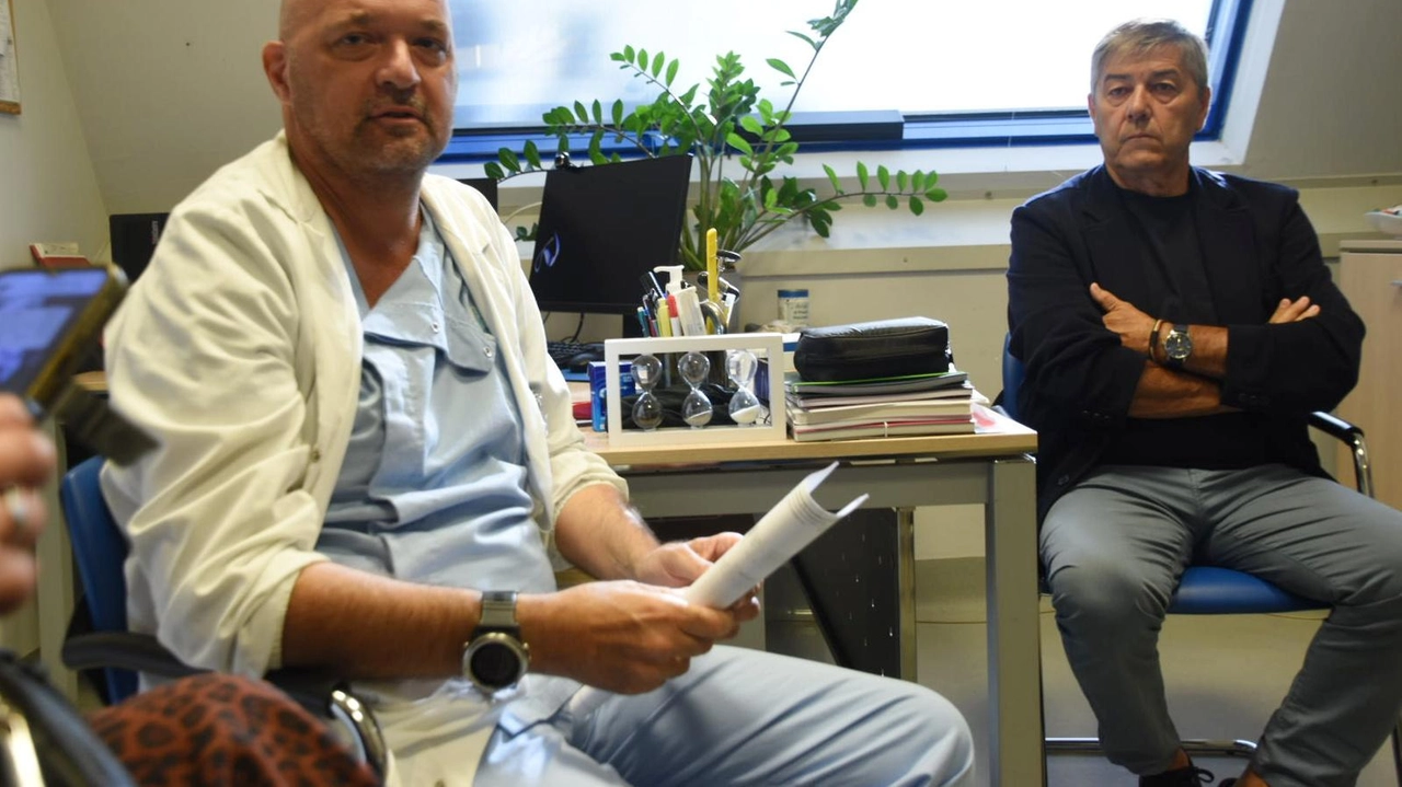 Il primario del Pronto soccorso Giuseppe Pepe col sindaco Murzi Il primario del Pronto soccorso Giuseppe Pepe col sindaco Murzi