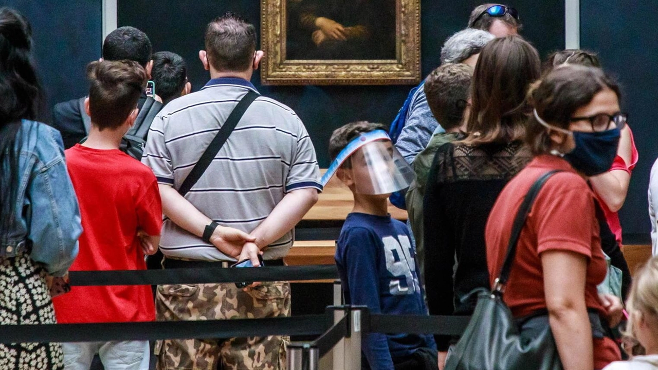 La celebra opera del Genio presa d’assalto dai visitatori: adesso la ristrutturazione del Louvre ne rende necessario il. trasferimento La celebra opera del Genio presa d’assalto dai visitatori: adesso la ristrutturazione del Louvre ne rende necessario il. trasferimento