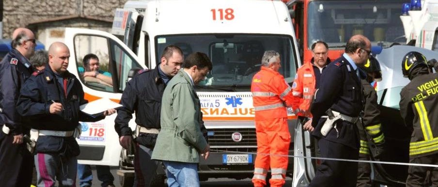 Finisce contro il camion dei lavori. Artigiano di 59 anni muore sull’A11