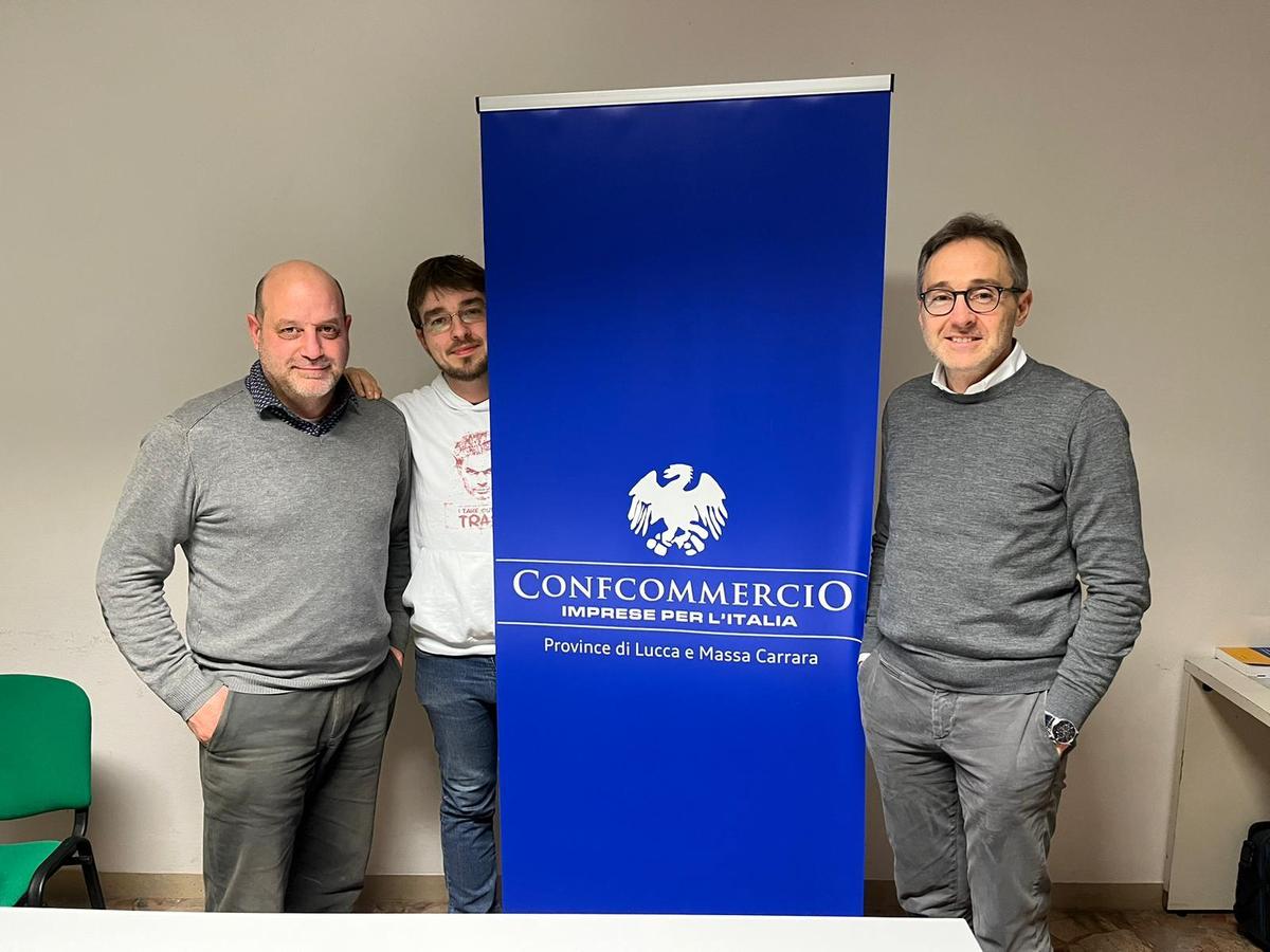 Futuro di piazza Umberto. Confcommercio contro le decisioni del Comune Futuro di piazza Umberto. Confcommercio contro le decisioni del Comune