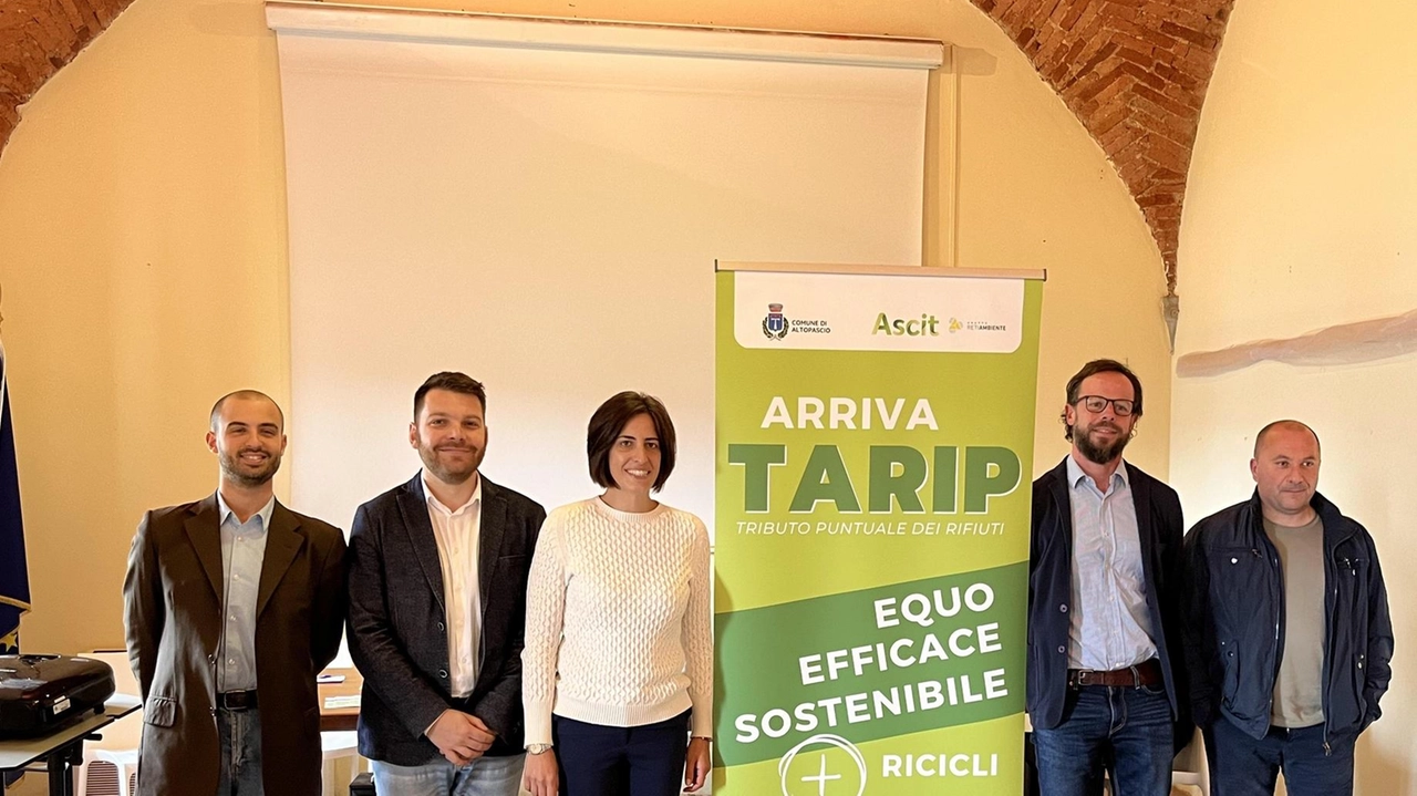 La sindaca di Altopascio, Sara D’Ambrosio, insieme alla squadra di assessori ha presentato il nuovo piano Tarip