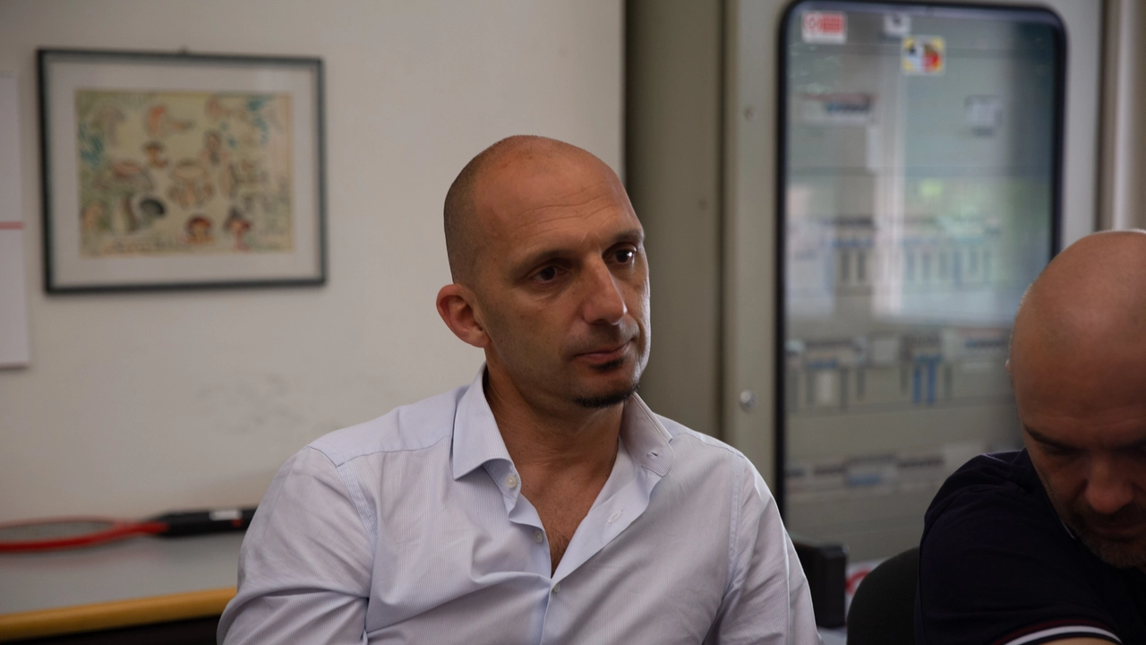 Il sindaco di Vicopisano Matteo Ferrucci ha elogiato la cittadina che ha trovato i gioielli consegnandoli ai carabinieri