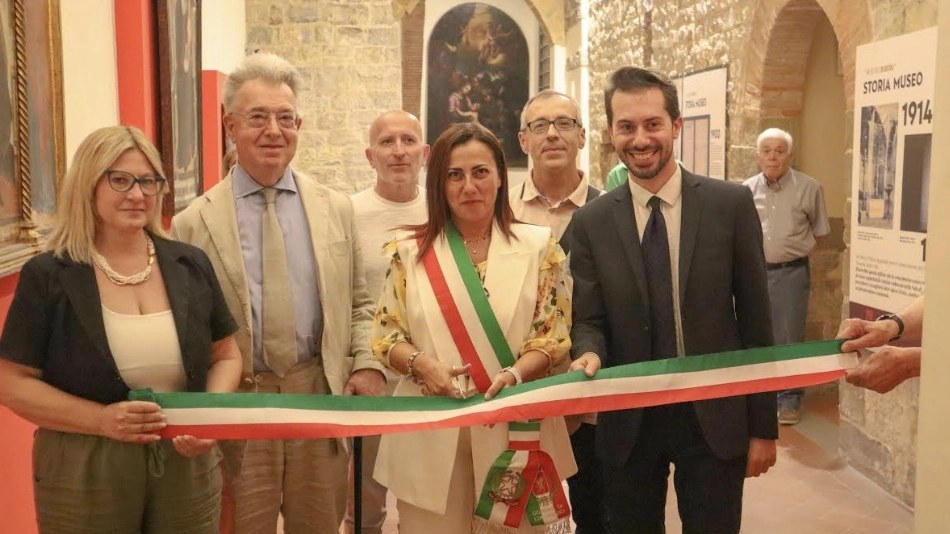 Il momento del taglio del nastro