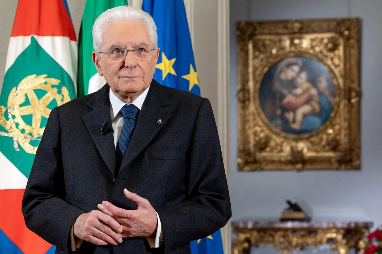 Mattarella, 'auguri agli italiani, speriamo in tempo migliore'