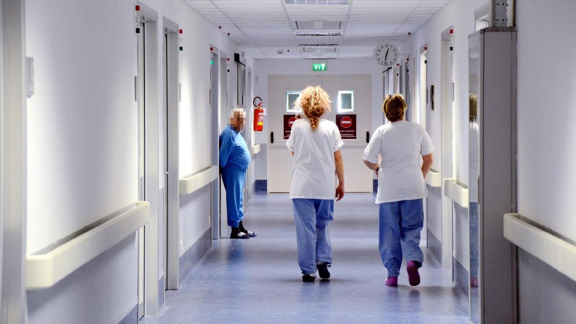 Infermiera presa a schiaffi da un paziente al pronto soccorso di Massa