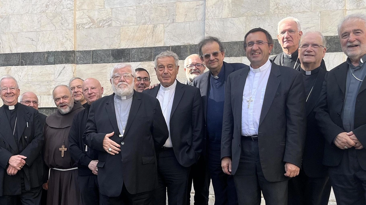 Il cardinale Augusto Paolo Lojudice con i vescovi toscani ospiti a Siena Il cardinale Augusto Paolo Lojudice con i vescovi toscani ospiti a Siena