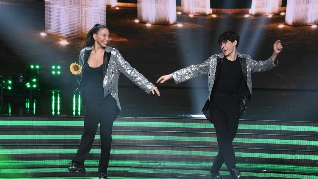 Ginevra Mantovani, 17 anni, e Francesco Perlamagna, 15 anni, i ballerini apuani che si giocano la finale di ’Ballando on te road’, il concorso dedicato ai giovani della celebre trasmissione in Rai Ginevra Mantovani, 17 anni, e Francesco Perlamagna, 15 anni, i ballerini apuani che si giocano la finale di ’Ballando on te road’, il concorso dedicato ai giovani della celebre trasmissione in Rai