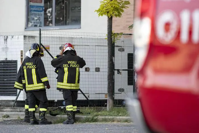 Crolla solaio in un appartamento, arrivano i vigili del fuoco