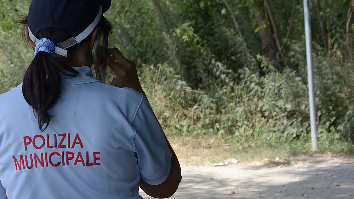 Tragedia a Lucca: giovane tunisino annegato nel fiume Serchio mentre cercava refrigerio. Trovato senza vita dai vigili del fuoco. Tragedia a Lucca: giovane tunisino annegato nel fiume Serchio mentre cercava refrigerio. Trovato senza vita dai vigili del fuoco.