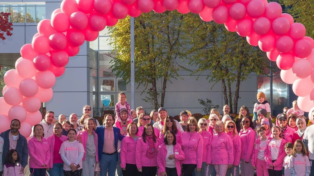 Donazione di 37mila dollari della Mediacom all'American Cancer Society per la ricerca sul tumore al seno. La famiglia Commisso raddoppia l'importo devoluto. Donazione di 37mila dollari della Mediacom all'American Cancer Society per la ricerca sul tumore al seno. La famiglia Commisso raddoppia l'importo devoluto.