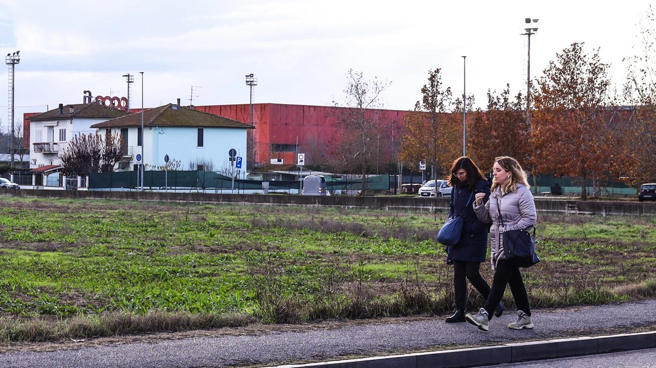 Un’immagine dell’area dove si aprirà il cantiere della pista di atletica in via Sanzio Un’immagine dell’area dove si aprirà il cantiere della pista di atletica in via Sanzio