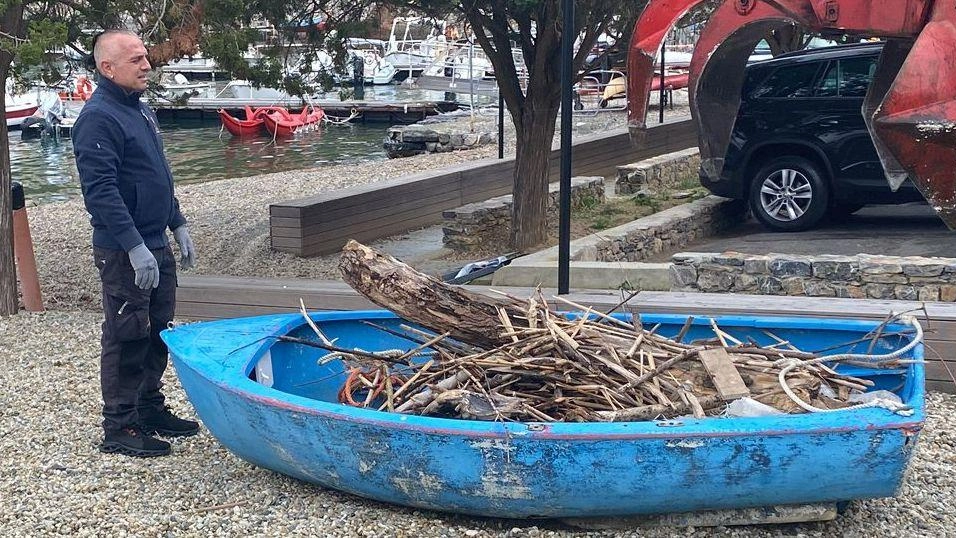La 32ª edizione dell’iniziativa organizzata dalla Pro Loco e Porto Venere. Coinvolte decine di volontari, scuole e numerosi mezzi di acqua e terra. La 32ª edizione dell’iniziativa organizzata dalla Pro Loco e Porto Venere. Coinvolte decine di volontari, scuole e numerosi mezzi di acqua e terra.