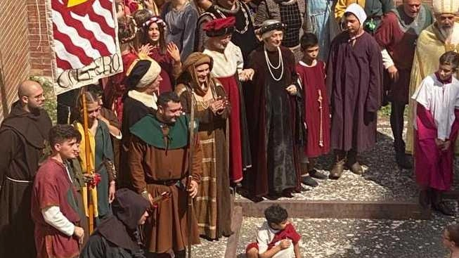 La comunità di Castiglione d'Orcia rievoca l'adozione della "Carta Libertatis" nel 1207 dai "Comes Tiniosi di Tintinnano", concedendo diritti materiali ai sudditi. Evento con sfilate, rievocazioni storiche e concerti organizzato dall'Associazione culturale "L'Agresto". La comunità di Castiglione d'Orcia rievoca l'adozione della "Carta Libertatis" nel 1207 dai "Comes Tiniosi di Tintinnano", concedendo diritti materiali ai sudditi. Evento con sfilate, rievocazioni storiche e concerti organizzato dall'Associazione culturale "L'Agresto".