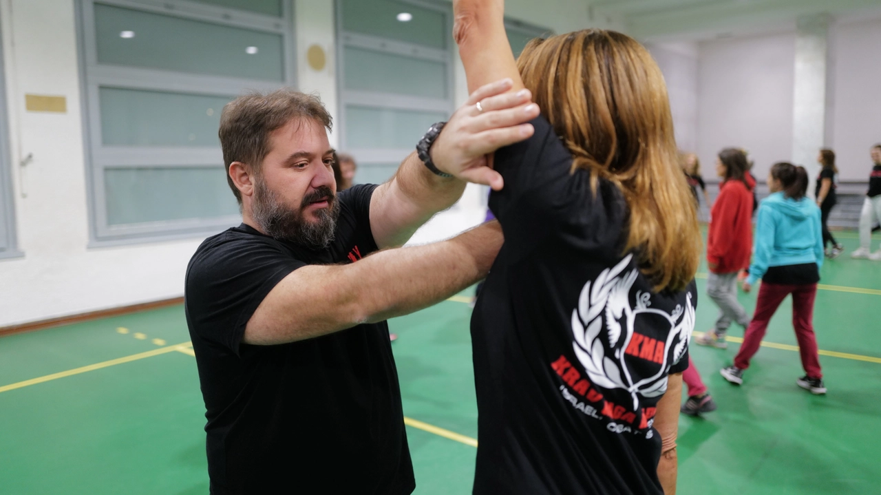 Un momento del corso di autodifesa al Krav Maga Academy