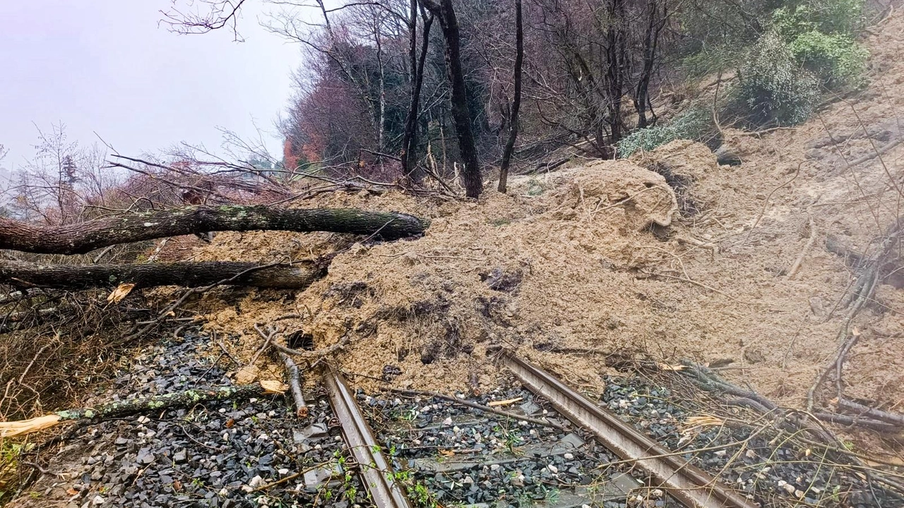 A Campomigliaio 80 appartamenti completamente allagati. Vaglia in ginocchio con10 evacuati, a Borgo chiude parte del Chini. A Vicchio ancora interrotta la strada per Rupecanina, serviranno giorni.