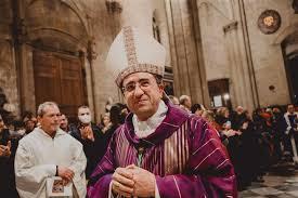 https://www.lanazione.it/image-service/view/acePublic/alias/contentid/ZTcyNjQ0ZGUtNWU5My00/0/il-vescovo-andrea-migliavacca.jpeg