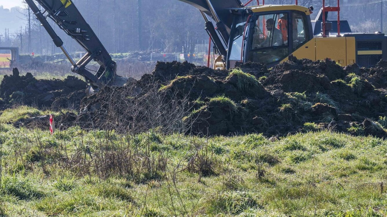 Da domani vietato il transito nel tratto fra il torrente Cesto e Cascina Restone. Stop alle auto anche in via Argini Arno. Entra nel vivo il progetto da quasi 6 milioni.