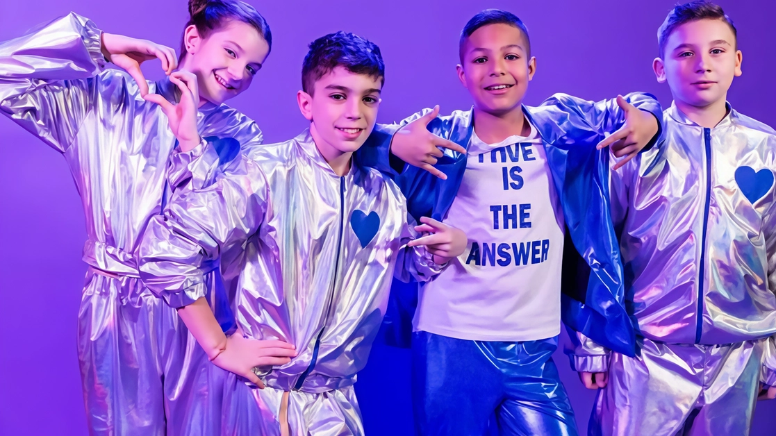 La mamma: "Emozione indescrivibile, gestiva il palco come un adulto". Una (giovane) carriera dedicata alla breakdance. L’obiettivo? Le Olimpiadi. La mamma: "Emozione indescrivibile, gestiva il palco come un adulto". Una (giovane) carriera dedicata alla breakdance. L’obiettivo? Le Olimpiadi.