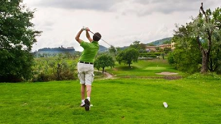 Una panoramica del suggestivo percorso del Golf Club di Montecatini dove si contano circa duemila piante di ulivo (Foto di repertorio) Una panoramica del suggestivo percorso del Golf Club di Montecatini dove si contano circa duemila piante di ulivo (Foto di repertorio)