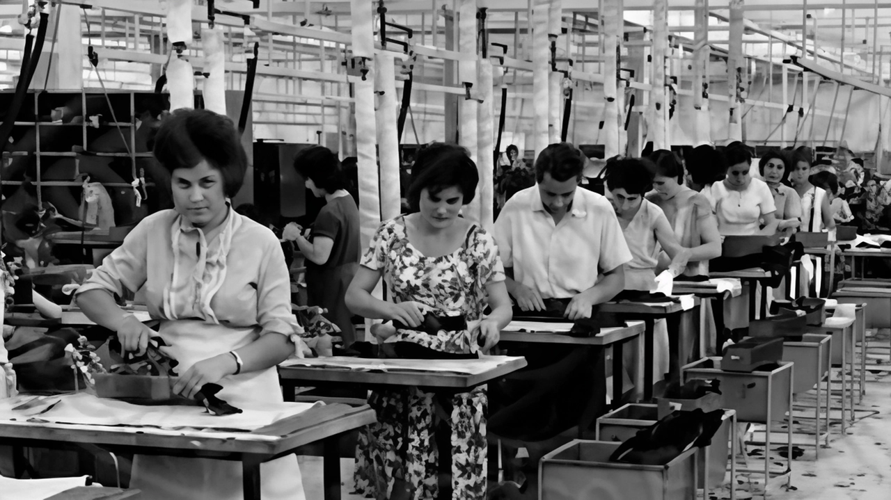 Le Leboline al lavoro nei reparti. ai tempi d’oro della grande fabbrica Le Leboline al lavoro nei reparti. ai tempi d’oro della grande fabbrica