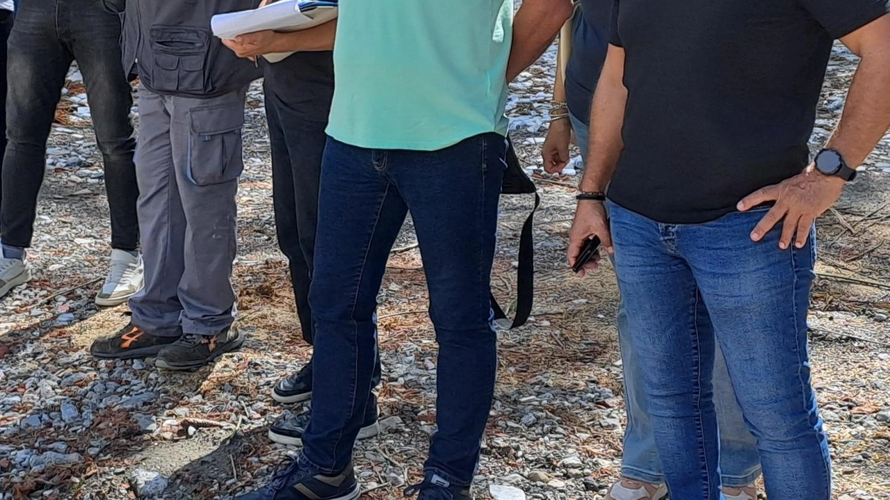 La commissione consiliare Urbanistica ha effettuato un sopralluogo al cantiere dell’edificio scolastico di Marina raso al suolo per essere riscostruito secondo le nuove norme sull’edilizia scolastica. La commissione consiliare Urbanistica ha effettuato un sopralluogo al cantiere dell’edificio scolastico di Marina raso al suolo per essere riscostruito secondo le nuove norme sull’edilizia scolastica.